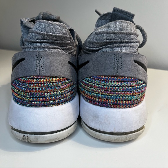 Men’s size 9 The KD 10 features a Zoned Flyknit upper sneaker - Picture 5 of 6
